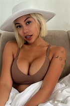 Bride from london kamelle with Blonde hair age 38 photo-17