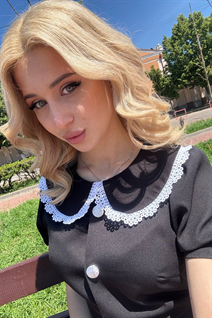 Ukrainian bride kateryna from kropyvnytskyi with Blonde hair age 18