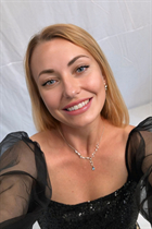 paris bride ruslana with Blonde hair age 43 photo-11