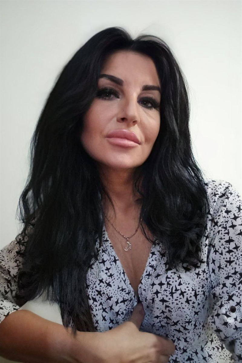 Beautiful Victoria (54 y.o.) from Sanok with Black hair - ID 452470 ...