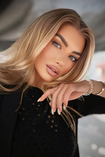 Belle femme ukrainienne yana de ternopol avec Chatain clairs cheveux, âge 29