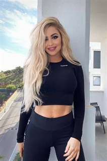 allestan mariée natalia avec Blond cheveux, âge 41