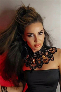 Saliendo con una mujer ucraniana olena de london con pelo Marrón oscuro y edad 45