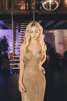 los angeles bride kristina with Blonde hair age 34 photo-3