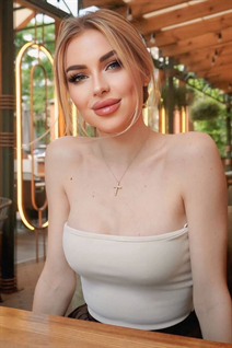 Slavic women olena from kharkov with Blonde hair age 22