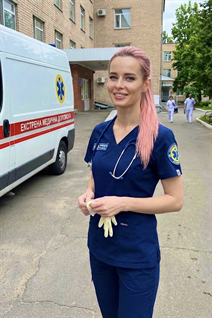 Femme ukrainienne en ligne inna de chernivtsi avec Chatain clairs cheveux, âge 41