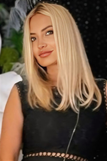 Jolie fille natalia de alicante avec Blond cheveux, âge 45