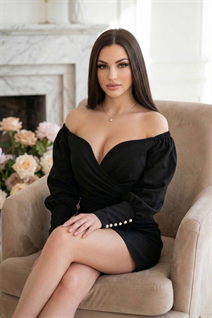 Ukrainian girl yuliia from kharkiv with Light Brown hair age 33
