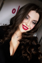 Dating a german woman alia from berlin with Light Brown hair 25 years old photo-8