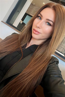 Femmes incroyables d'Ukraine yulia de dnepr avec Chatain clairs cheveux, âge 35