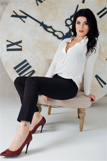 Ukrainian women elvira from poltava with Black hair age 38