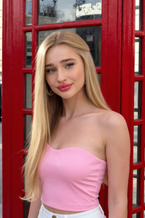 Jolie fille valeriia de richmond avec Blond cheveux, âge 26