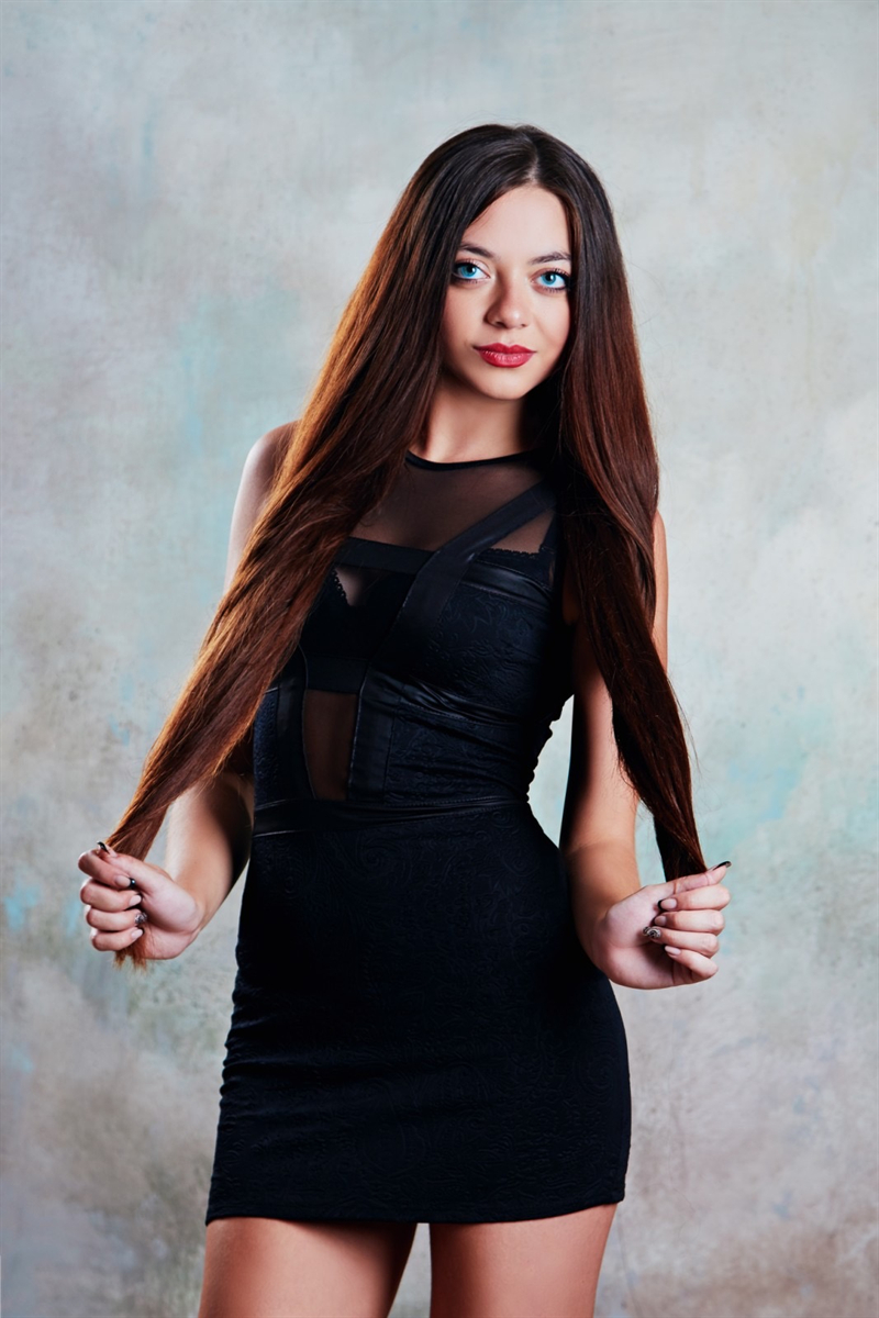 Beautiful Yana 31 Y O From Kharkov With Dark Brown Hair Id 212262