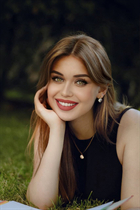 Belle femme ukrainienne alina de kiev aux cheveux Brunette, age 20 photo-1