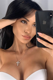 Femme tchèque oksana de prague avec Noirs cheveux 29 ans