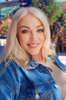 Fille en Ukraine svetlana de odesa avec Blond cheveux, âge 62