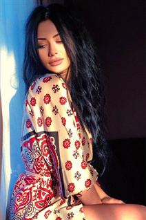 Foriegn lady yana from karlovy vary with Black hair age 25