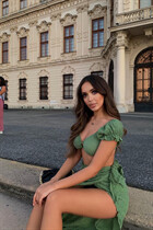 Bride from london dajana with Dark Brown hair age 28 photo-23