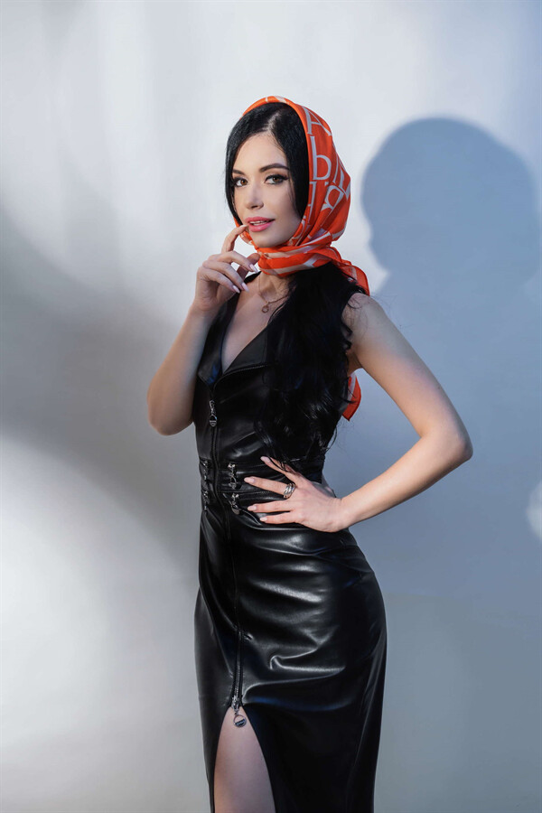 Wonderful Yana 32 Yo From Kharkov With Black Hair Id 580105