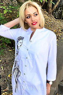 Ukrainian woman online alyona from nikolaev with Blonde hair age 44