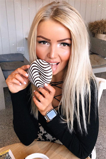 Jolie fille ukrainienne daria de chernigov avec Blond cheveux, âge 32