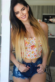 Femme argentine agustina de buenos aires avec Brunette cheveux 28 ans