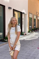 Dating a german woman anastasiya from frankfurt with Blonde hair 26 years old photo-12