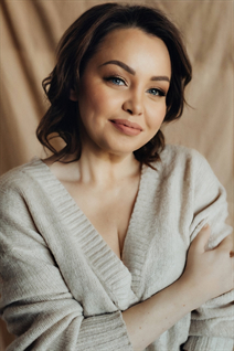 Fille ukrainienne irina de kyiv avec Chatain clairs cheveux, âge 42