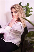 Ukrainian beauty elena from rome with Blonde hair age 36 photo-6