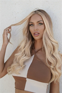 Dating a german girl laura from berlin with Blonde hair 26 years old
