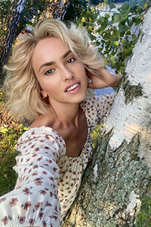 Dating ukrainian woman svetlana from kyiv with Blonde hair age 51