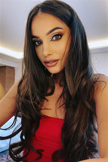 sofia mariée desislava avec Brunette cheveux, âge 37