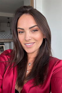 Girl in Ukraine daria from kiev with Dark Brown hair age 45