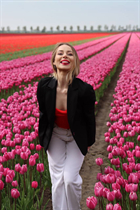 almere mariée veronica avec Blond cheveux, âge 31 photo-14