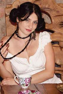 Rencontre femme ukrainienne anna de kyiv avec Noirs cheveux, age 47