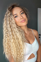 dubai bride victoria with Blonde hair age 32 photo-6