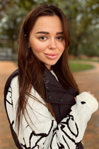 Ukrainian woman online alina from los angeles with Dark Brown hair age 24 photo-2