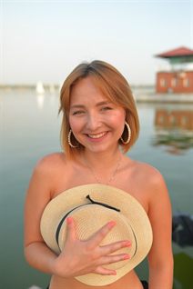 Pretty Ukrainian girl aliona from zaporozhye with Light Brown hair age 26