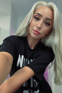 Jolie fille danila de lucia avec Blond cheveux, âge 29