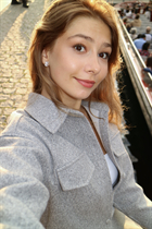 Beautiful Ukrainian woman yelyzaveta from khmelnitsky with Blonde hair age 19 photo-8