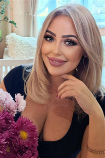 Femme célibataire ukrainienne yana de kharkiv avec Blond cheveux, âge 46