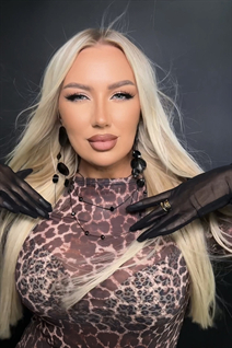 Beautiful woman of Ukraine alena from rivne with Blonde hair age 47