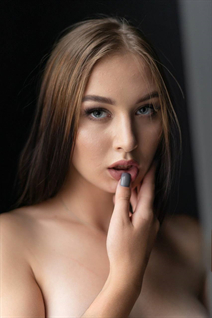 Mariée ukrainienne alesksandra de mykolaiv avec Chatain clairs cheveux, âge 22