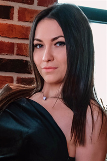 Ukrainian bride vladlena from mariupol with Dark Brown hair age 23
