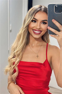 Hermosa esposa de Ucrania yulia de kharkiv con pelo Rubio y edad 25