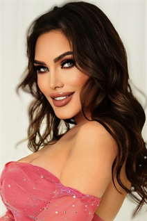 Dating a ukrainian girl alesya from kiev with Auburn hair age 36