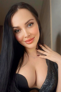 Pretty girl julia from tampa with Black hair age 29