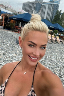 Beauté ukrainienne yuliia de dnipro avec Blond cheveux, âge 40