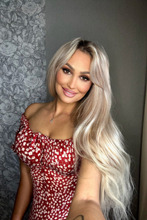 astana mariée larisa avec Blond cheveux, âge 32