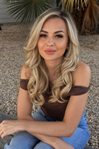 Mariée de brussels anna avec Blond cheveux, âge 42 photo-1